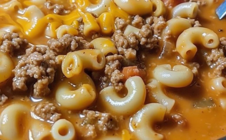 One-Pot Macaroni Cheeseburger Soup