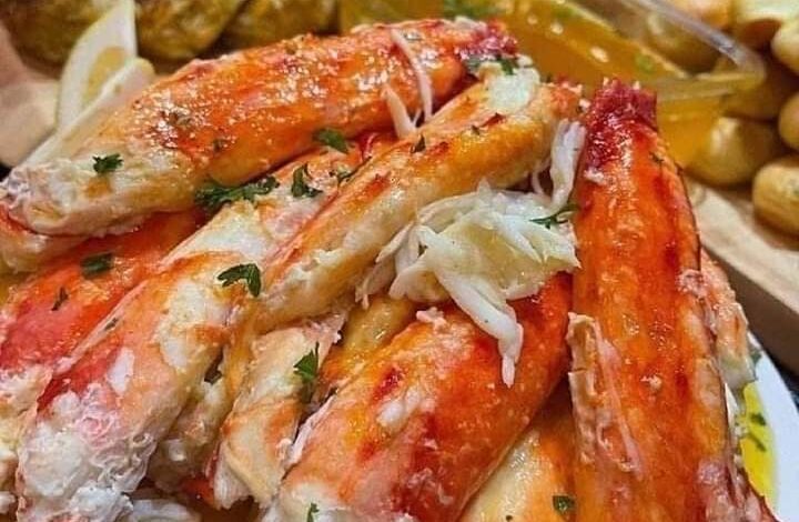 Baked Crab Legs in Butter Sauce