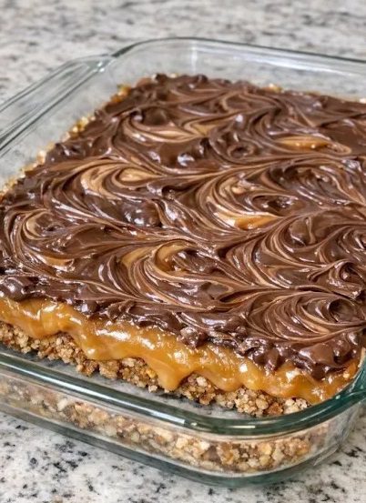 Easy 4-Ingredient Chocolate Caramel Pretzel Bars